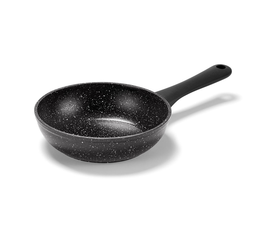 Čierna panvica Profi vo vzhľade kameňa, 20 cm, s čiernou rukoväťou.