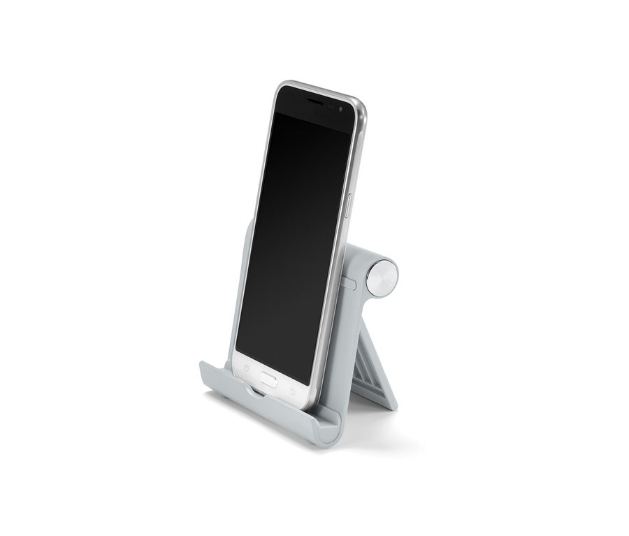 Smartfón v sivom stojane na smartfón a tablet.