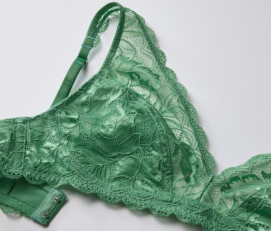 Zelená mäkká podprsenka s čipkou.