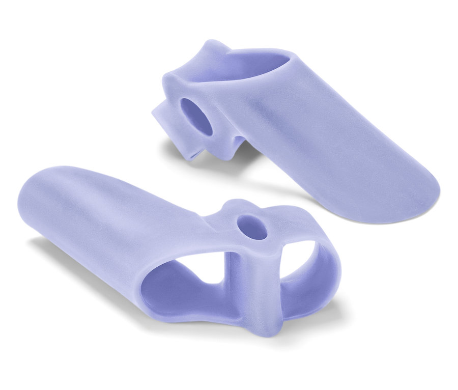 Dva fialové chrániče prstov na bielom pozadí.