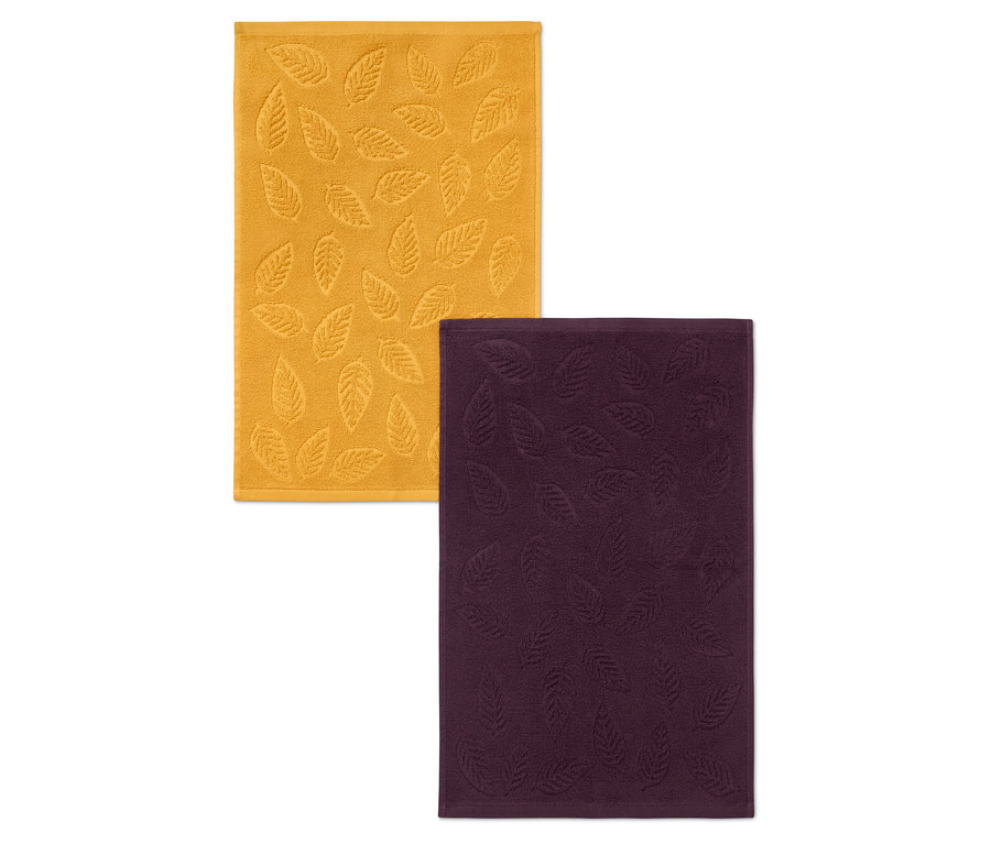 Dva uteráky s reliéfom listov: jeden žltý a jeden fialový.