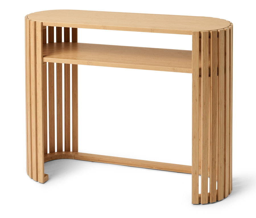 Svetlohnedý oválny príručný stolík z bambusu s dvomi policami.