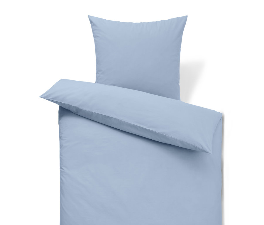Svetlomodrá súprava obliečok s vankúšom.