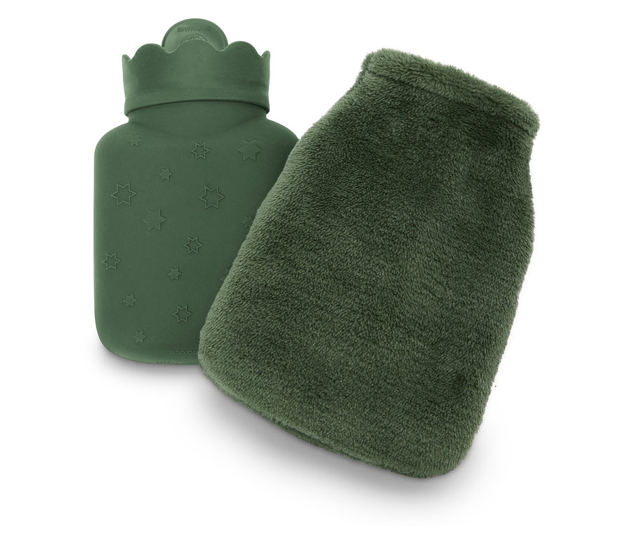 Zelená gumová fľaša na horúcu vodu s hviezdami a zelený plyšový obal.