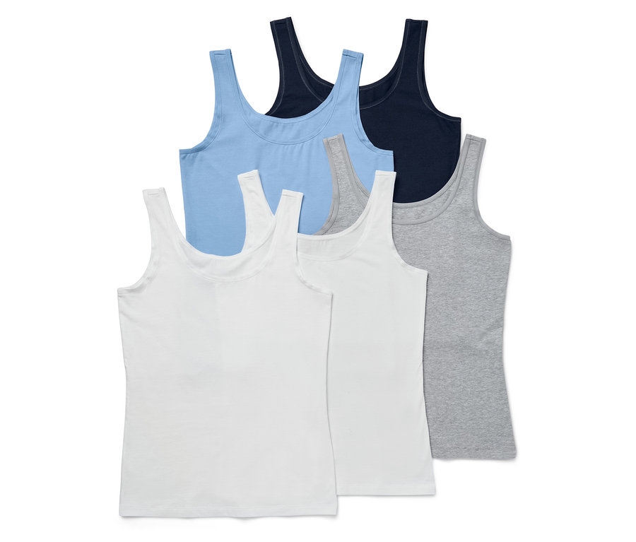 Päť dámskych tielok v bielej, šedej, svetlomodrej a tmavomodrej farbe naskladaných na sebe.