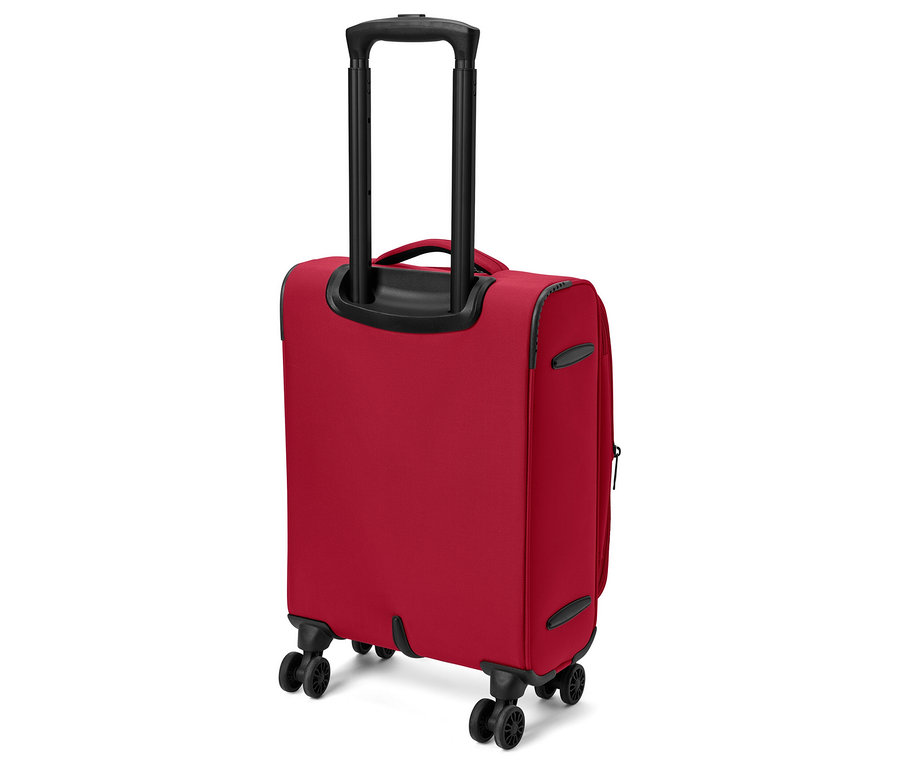 Červený kufor na kolieskach s čiernou rúčkou.