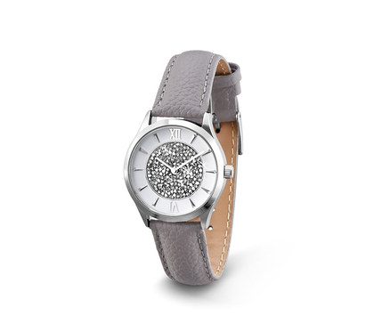 Detail dámskych hodiniek so sivým koženým remienkom a krištáľmi Swarovski®.