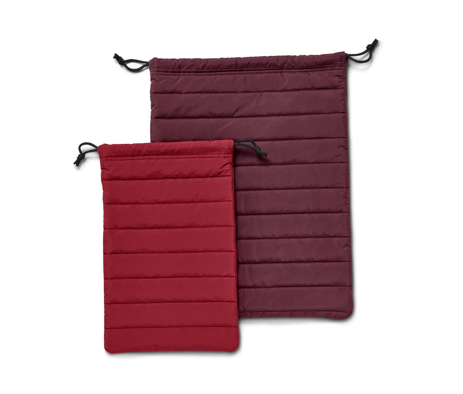 Dva prešívané organizéry: jeden červený a jeden bordový.