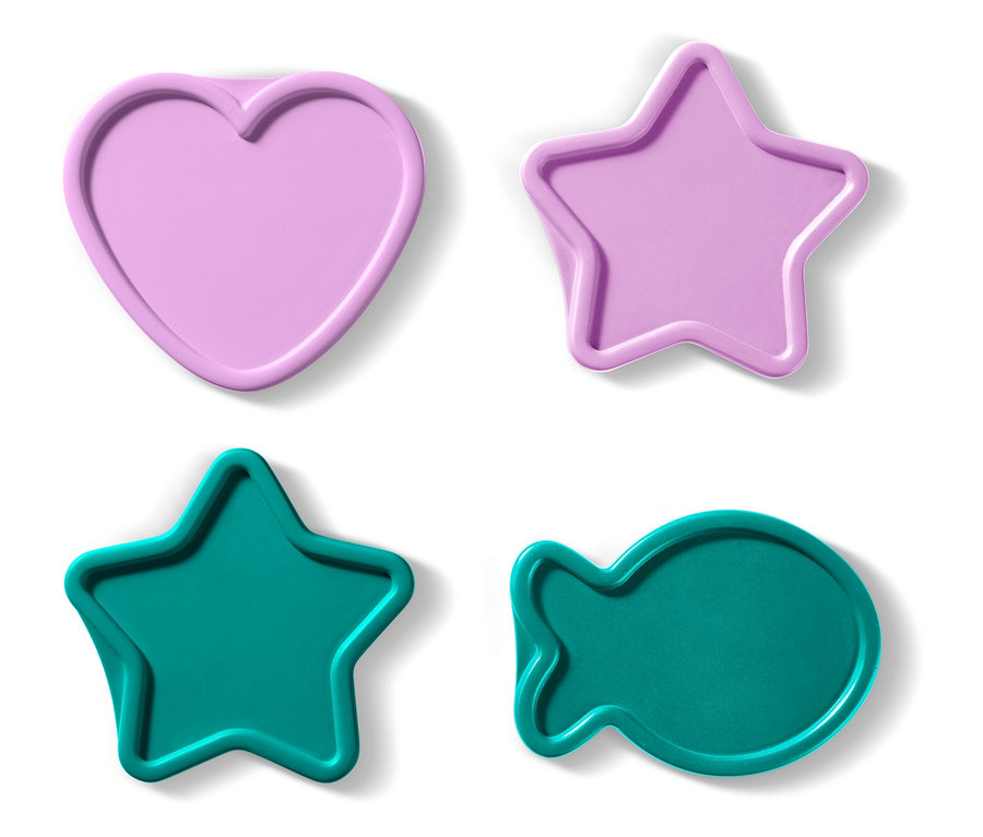 Štyri vykrajovače na sušienky v tvare srdca, hviezdy a ryby v ružovej a zelenej farbe.