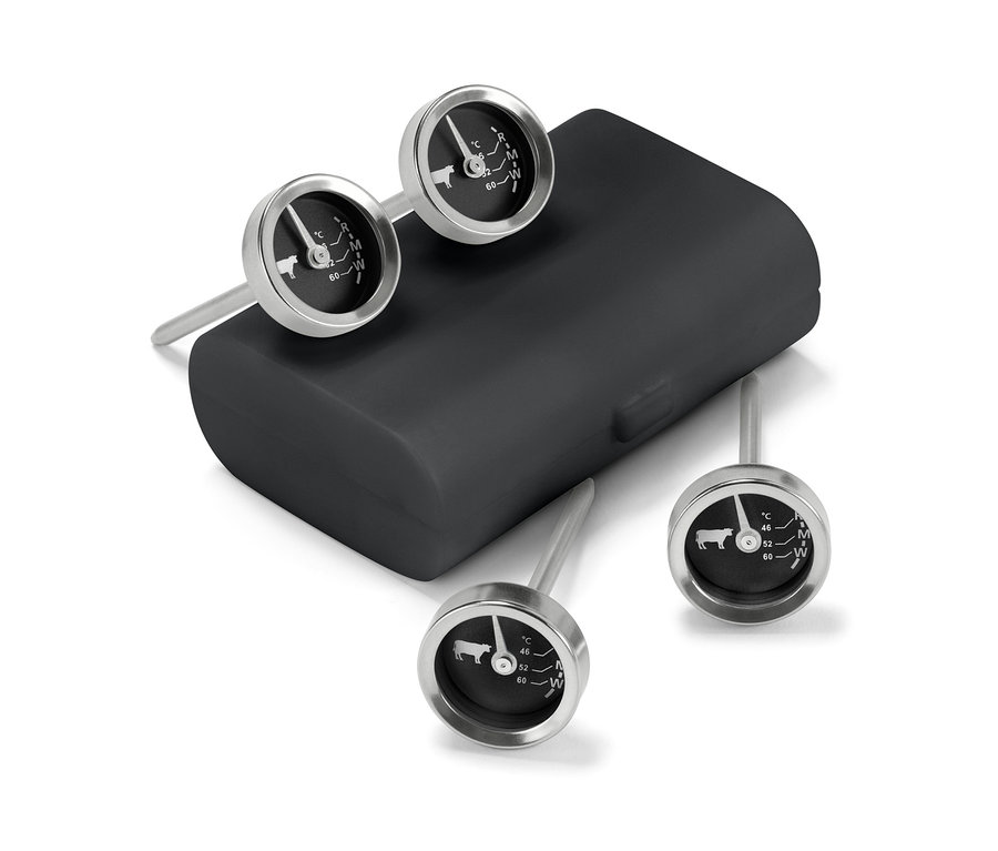 Štyri teplomery na grilovanie s čiernym puzdrom.