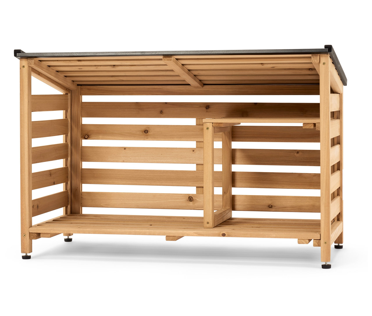 Vonkajší regál na topánky z dreva s čiernou strechou.