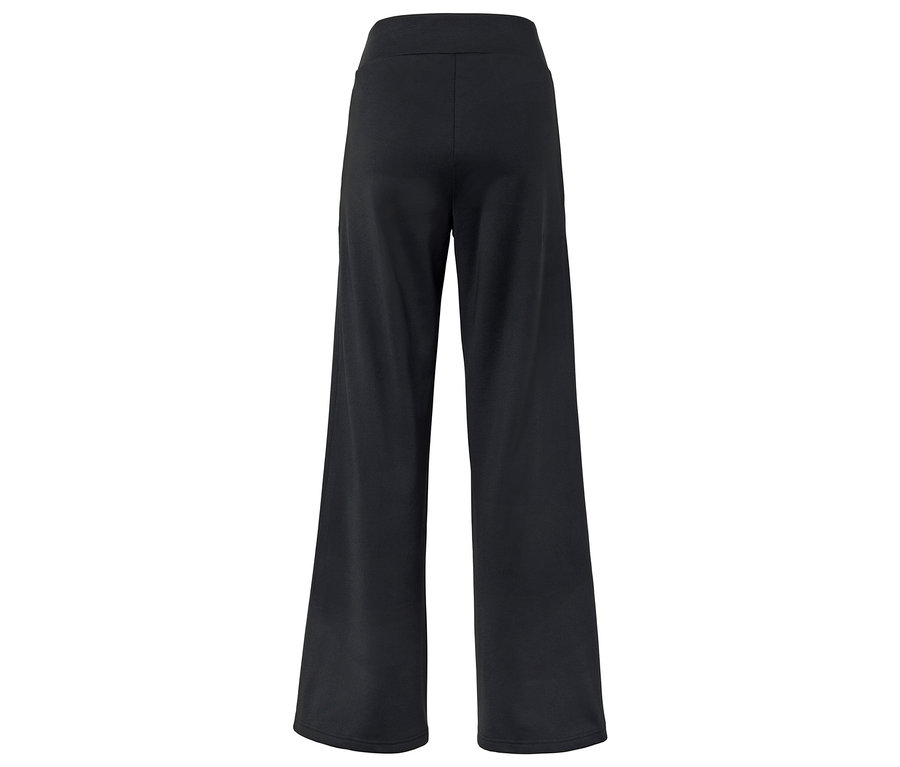 Čierne nohavice širokého strihu, pohľad zozadu.