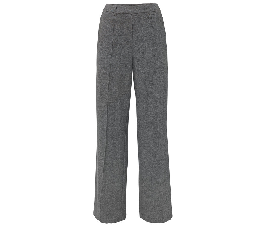 Sivé nohavice so širokými nohavicami, spredu.