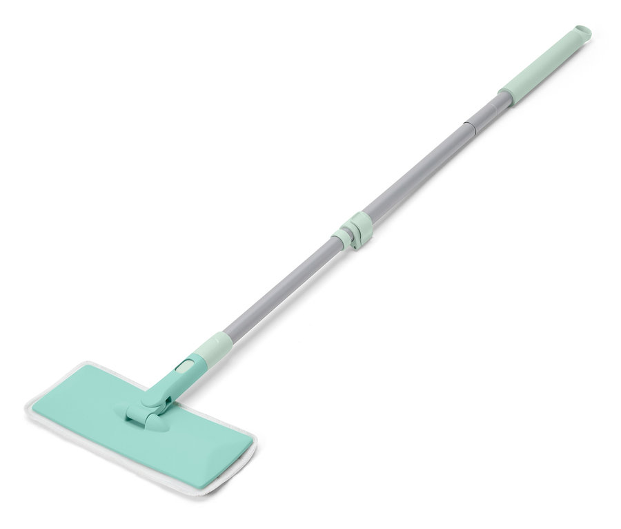 Zelený mop s teleskopickou tyčou a bielou čistiacou podložkou.