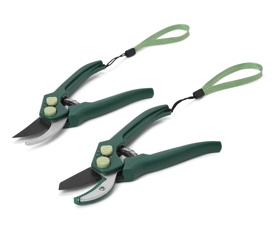 Dvoje záhradnícke nožnice.