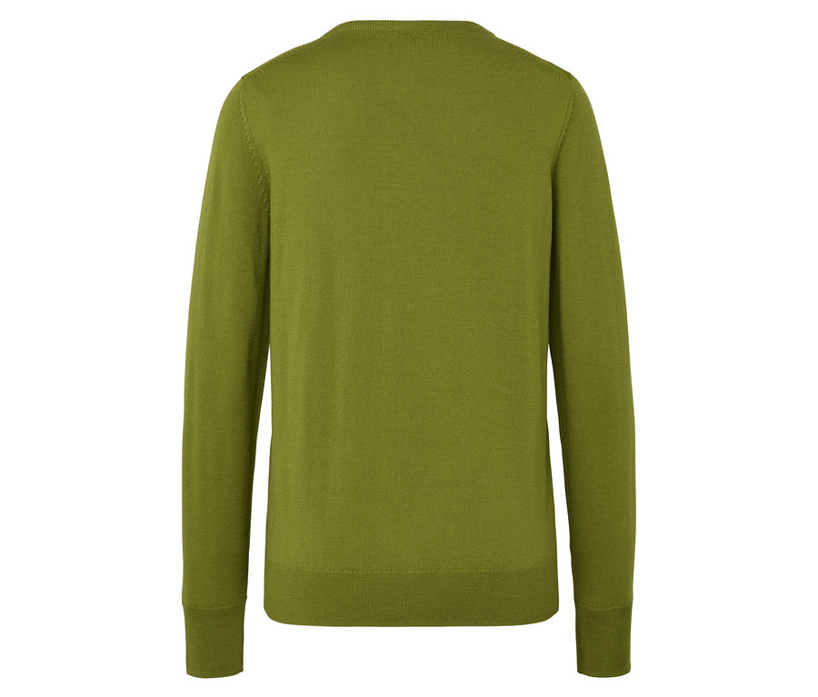 Zadný pohľad na olivovo zelený sveter s dlhým rukávom.