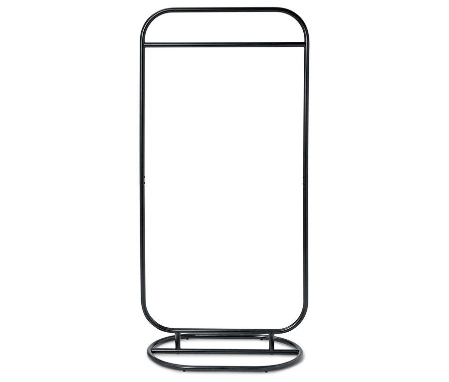 Čierny kovový stojan na šaty so zaoblenými rohmi a oválnou základňou.