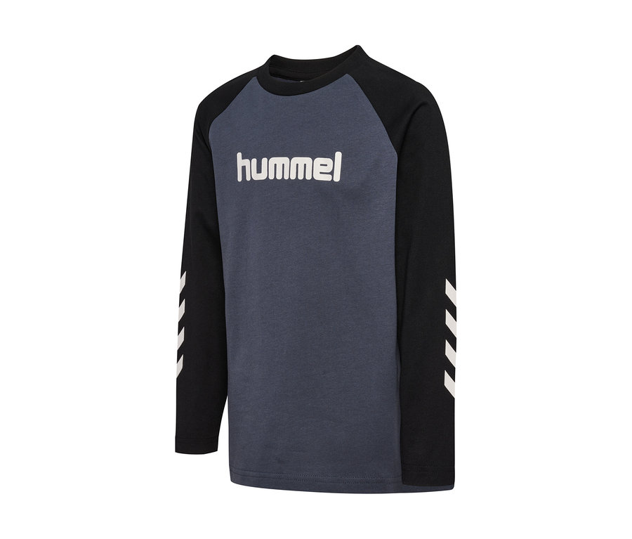 Tmavosivé hummel® »HMLJR Longsleeve« s čiernymi raglánovými rukávmi, bielym logom hummel na hrudi a tromi bielymi šípmi na každom rukáve.