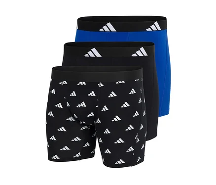 Tri boxerky adidas Active Flex Cotton: jedny čierne s bielym vzorom loga, jedny jednofarebné čierne a jedny jednofarebné modré. Všetky majú čierne pásy s bielymi logami adidas.