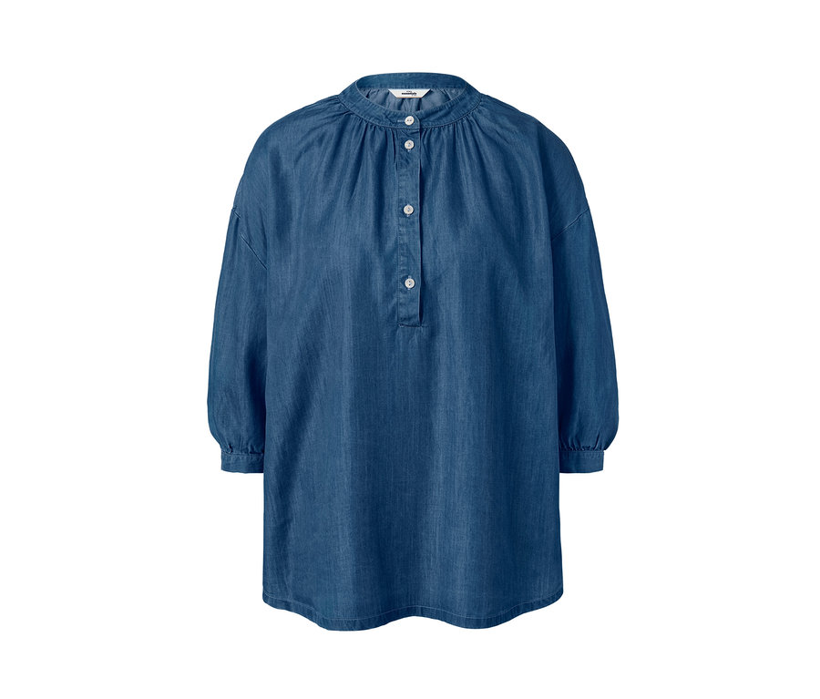 Modrá blúzka v denimovom vzhľade s gombíkmi.