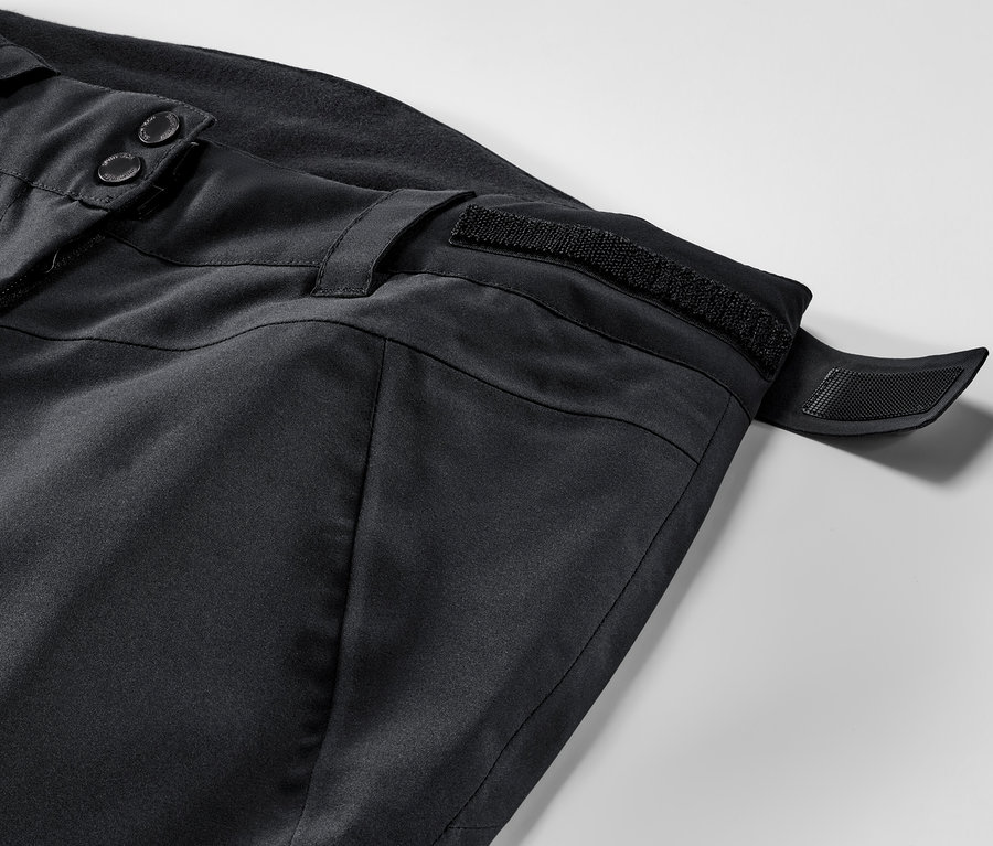 Detail lyžiarskych nohavíc.