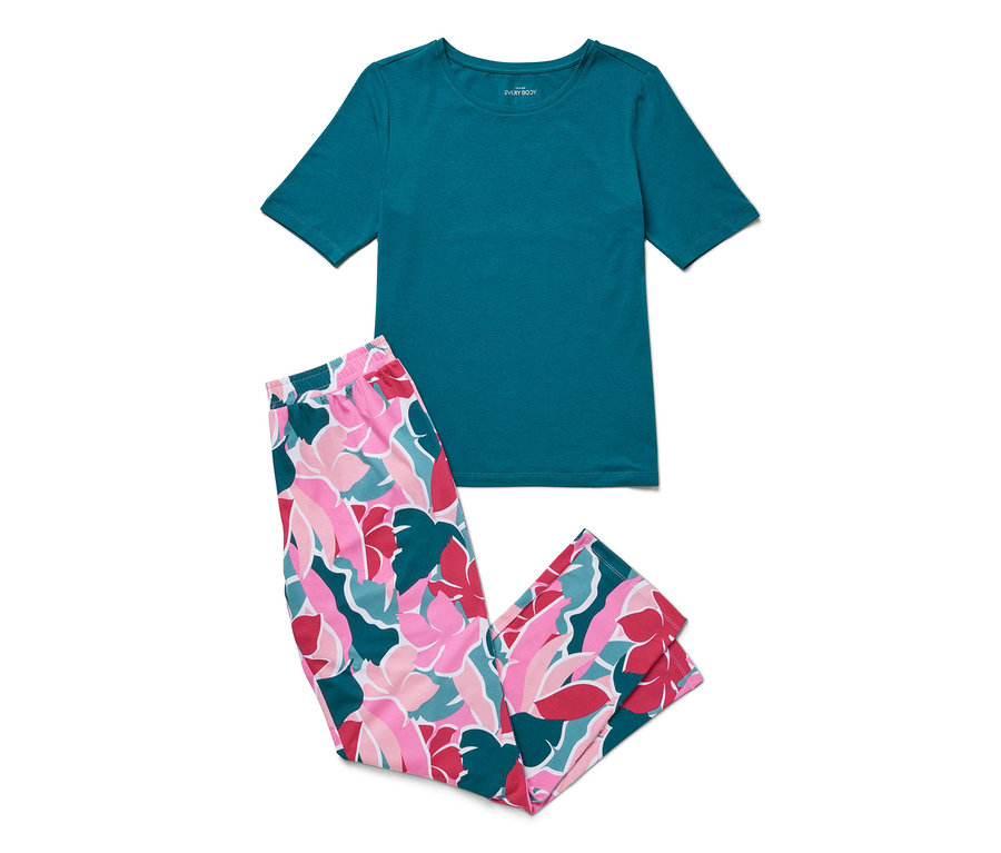 Zobrazená pyžamová súprava sa skladá z tyrkysového trička a nohavíc s kvetinovým vzorom v ružovej, bielej a tyrkysovej farbe.