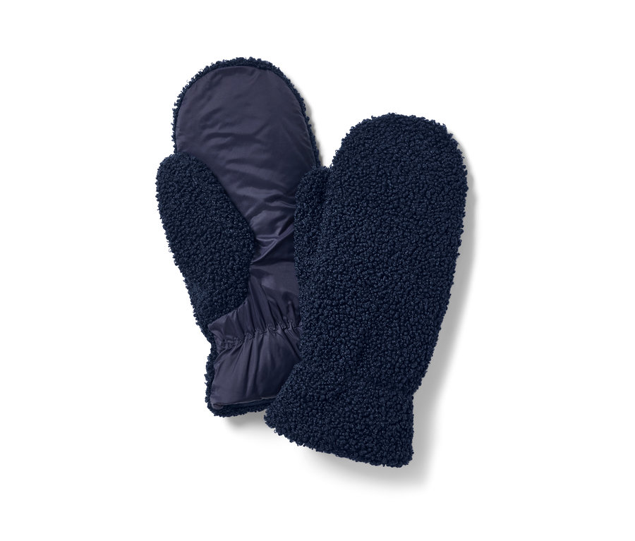 Dve tmavomodré palčiaky.