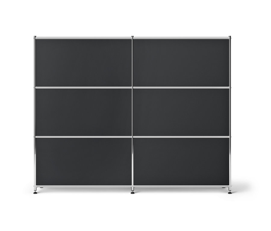 Čierna kovová komoda »CN3« s premiestniteľnými výklopnými priečinkami.