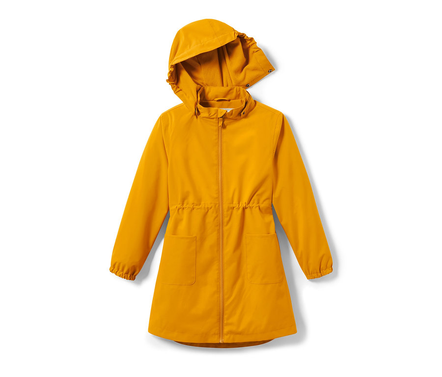 Žltá detská parka do dažďa s kapucňou a vreckami.