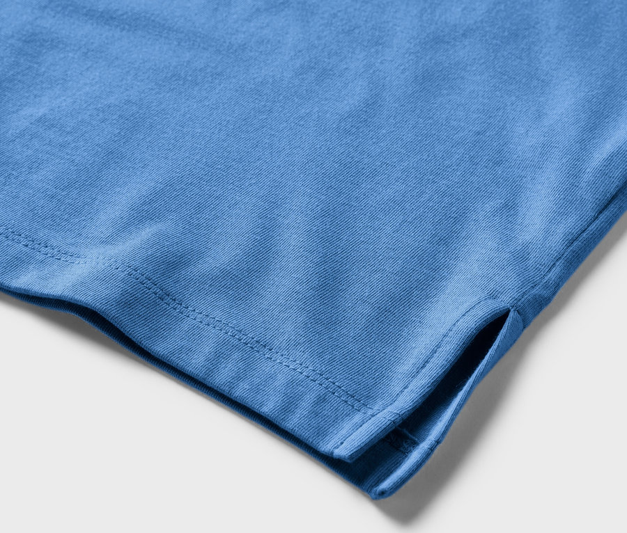 Detail svetlomodrej nočnej košele.