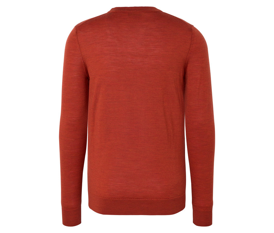 Detailný záber na oranžový melírovaný pulóver z merino vlny.