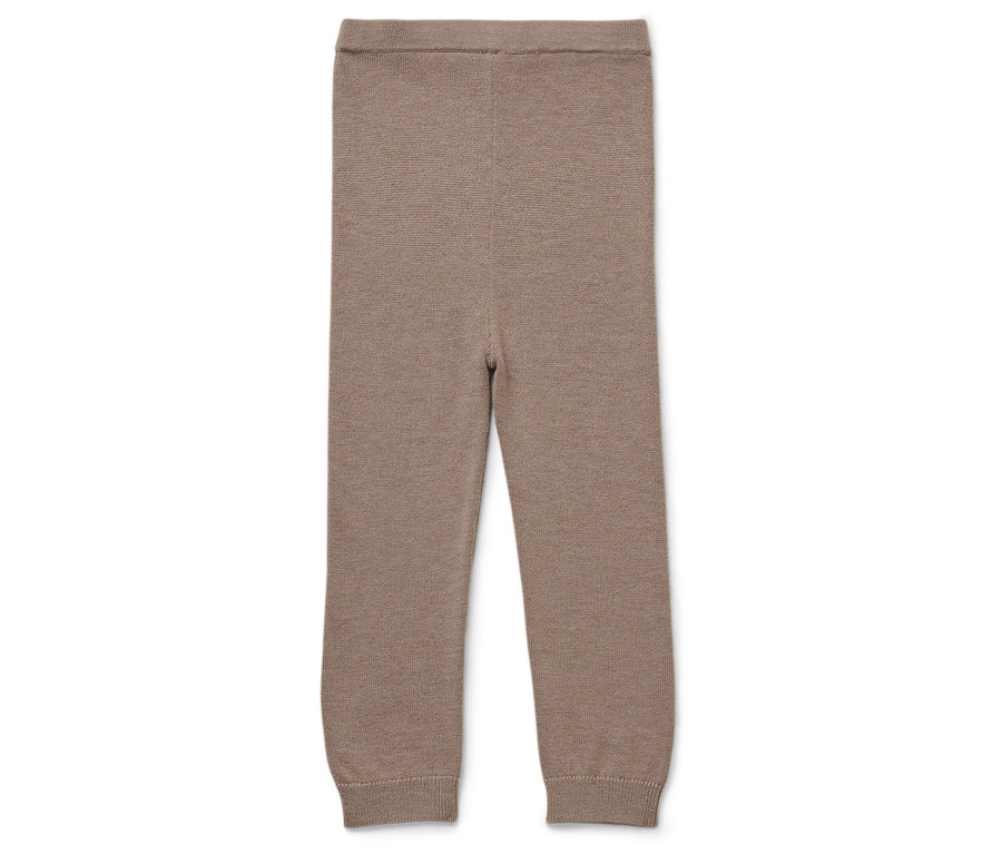 Béžové pletené legíny na bielom pozadí.