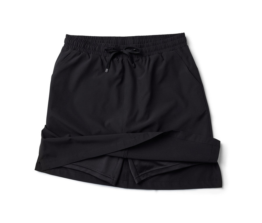 Čierne funkčné sukňové šortky.