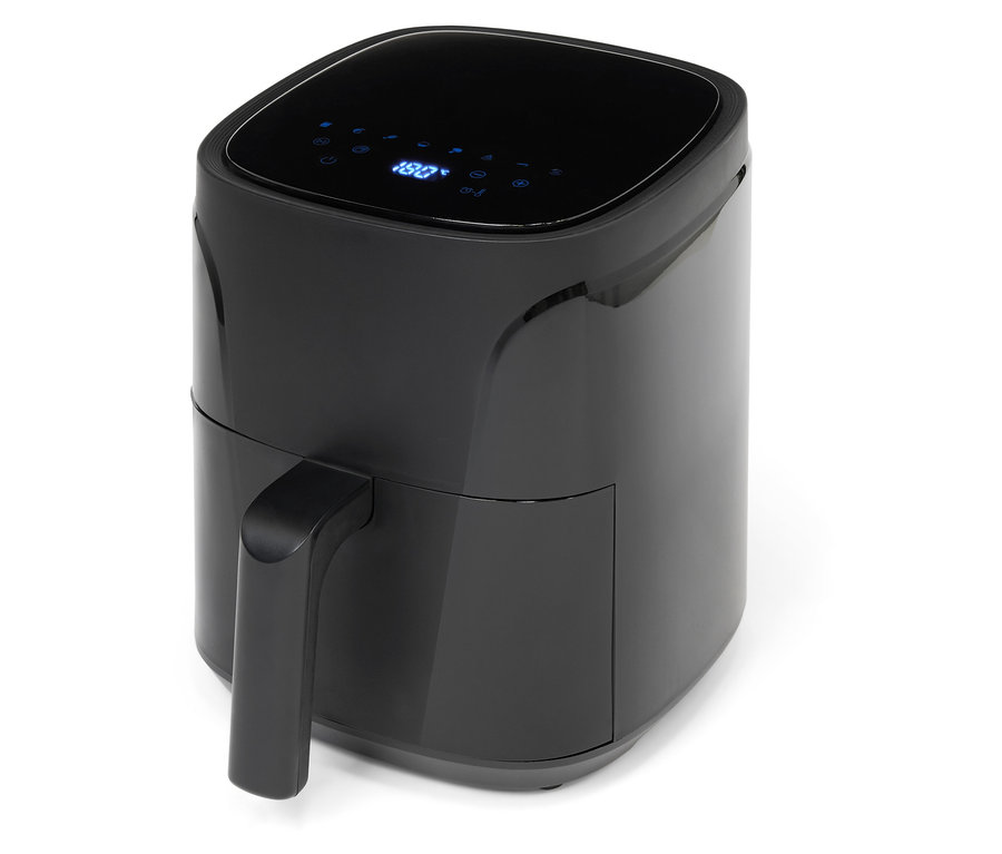 Čierna teplovzdušná fritéza na bielom pozadí.