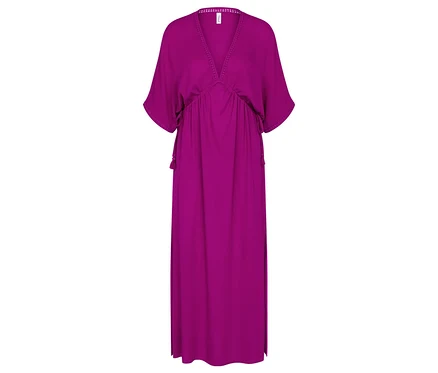 Fuchsiové maxi šaty Triumph Beach MyWear Kaftan s výstrihom do V, krátkymi netopierími rukávmi, nariaseným pásom a bočnými strapcami.