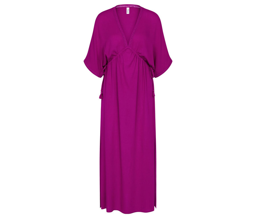 Fuchsiové maxi šaty Triumph Beach MyWear Kaftan s výstrihom do V, krátkymi netopierími rukávmi, nariaseným pásom a bočnými strapcami.