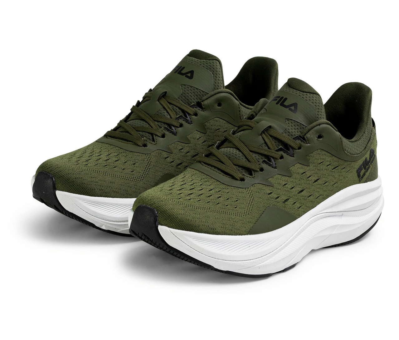 Dva pánske športové topánky FILA Retron, biele, stoja na bielom pozadí.