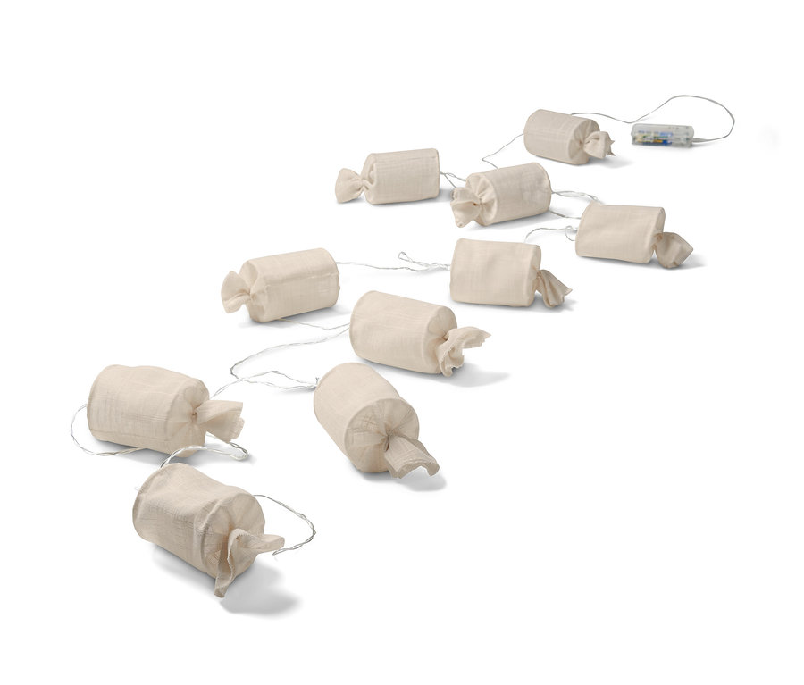 Svetelná reťaz s LED svetlami v tvare cukroviniek.