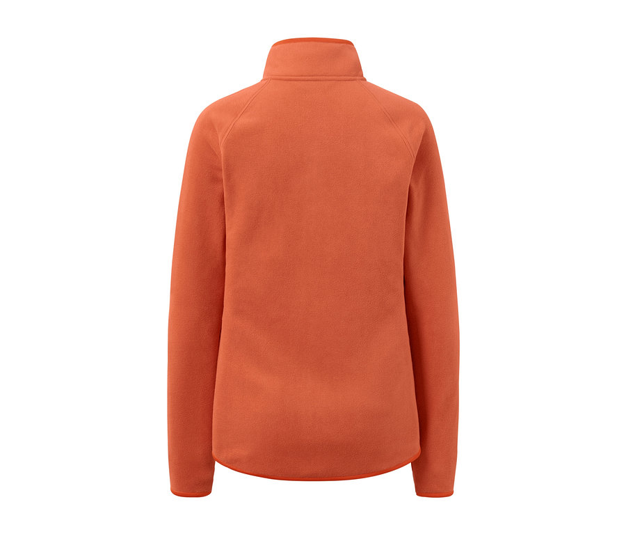 Pohľad zozadu na flísovú bundu.