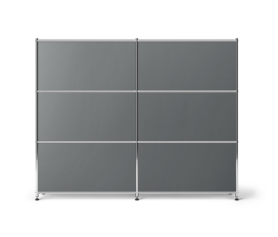 Sivá kovová komoda »CN3« s premiestniteľnými výklopnými priečinkami.