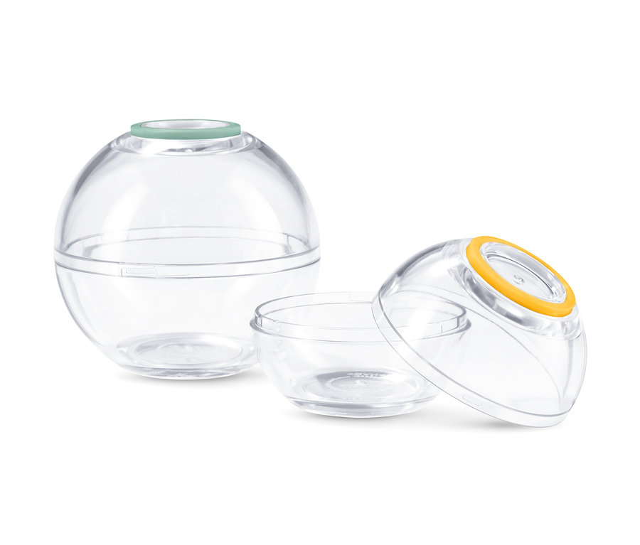 Dve guľaté priehľadné nádoby na potraviny.