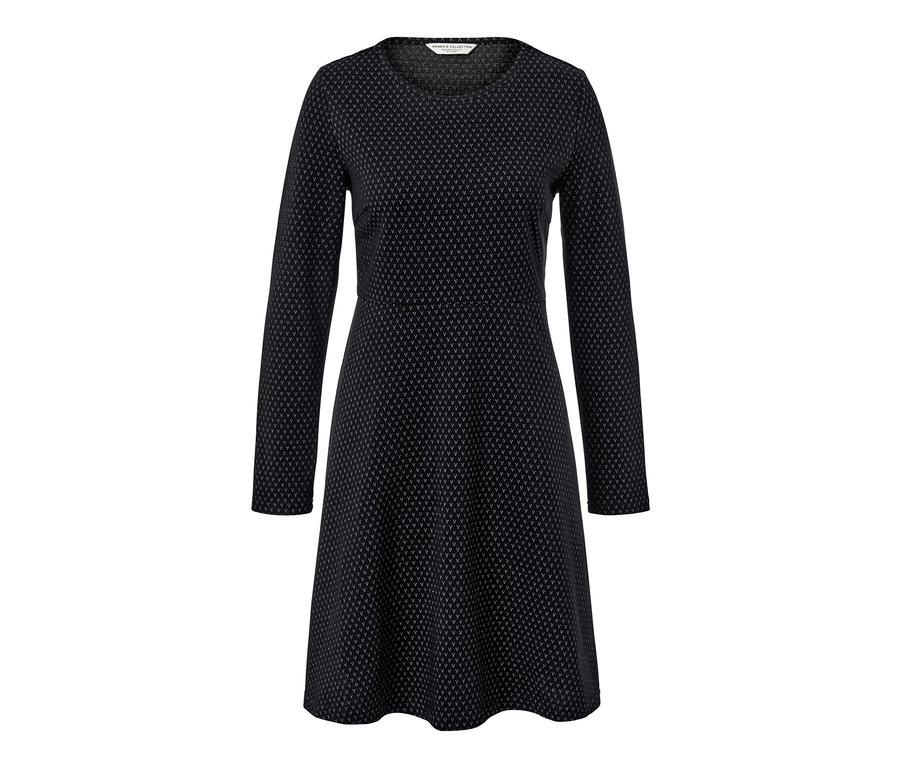 Čierne trblietavé žakárové šaty.