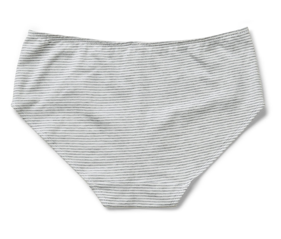 Pruhované nohavičky svetlosivej a bielej farby ležia na bielom pozadí.