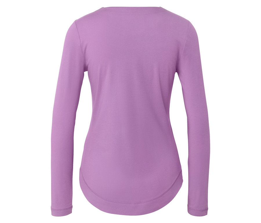 Pohľad zozadu na fialové tričko s dlhým rukávom.