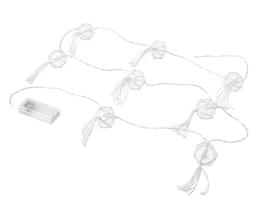 LED-Kugel-Lichterkette na bielom pozadí.