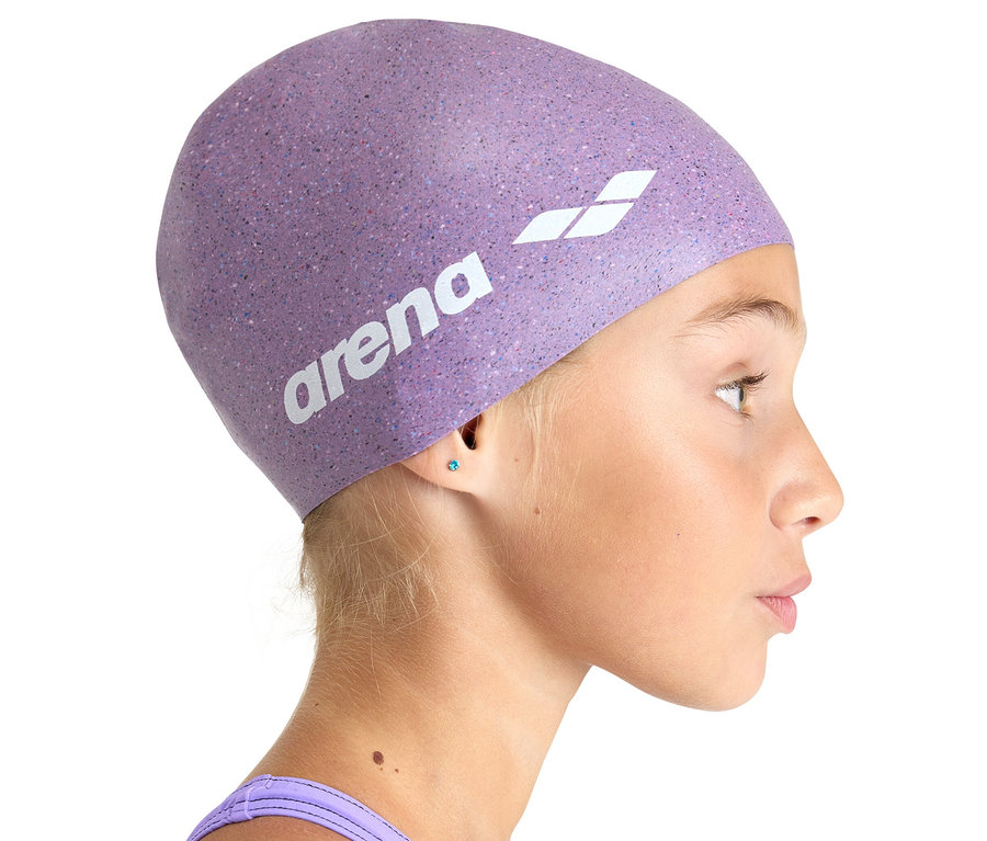 Profil dievčaťa s ružovou detskou plaveckou čiapkou arena Junior Silicone.