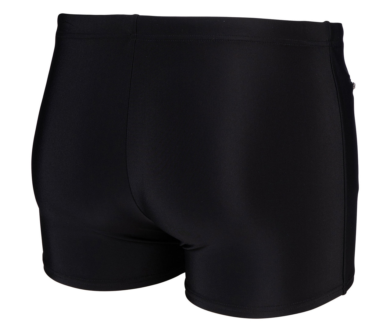 Detailný záber na zadnú stranu čiernych plaviek.