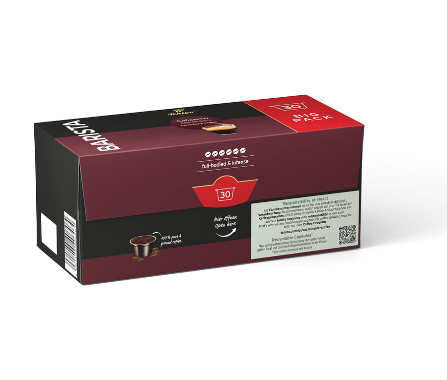 Tmavá červená škatuľa kapsúl Tchibo Barista s nápisom „full-bodied & intense“ a poznámkou „Otvorte tu“.