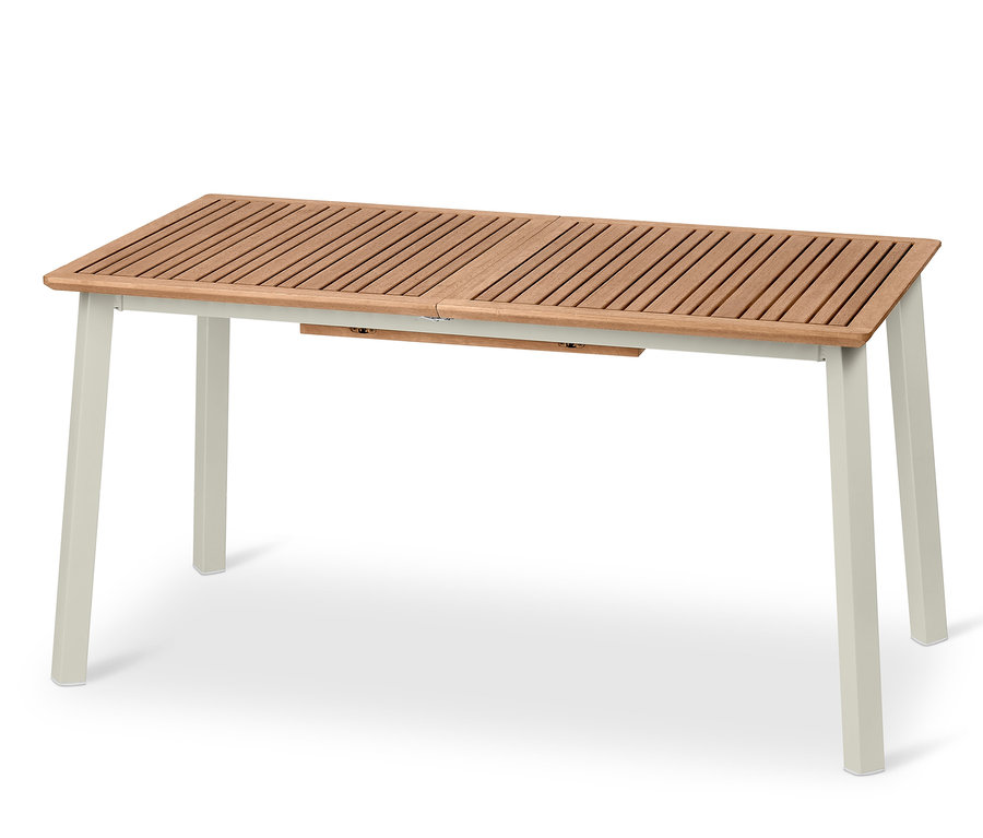 Rozkladací stôl »Liska« s drevenou doskou a svetlými nohami.