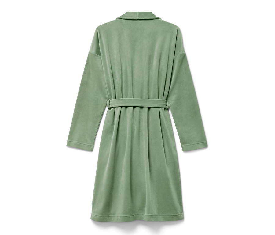 Pohľad zozadu na svetlozelený župan so zaväzovacím opaskom.